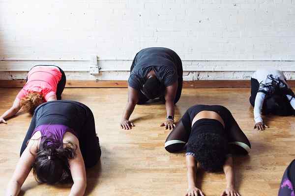 ladies-yoga-stretch meditation